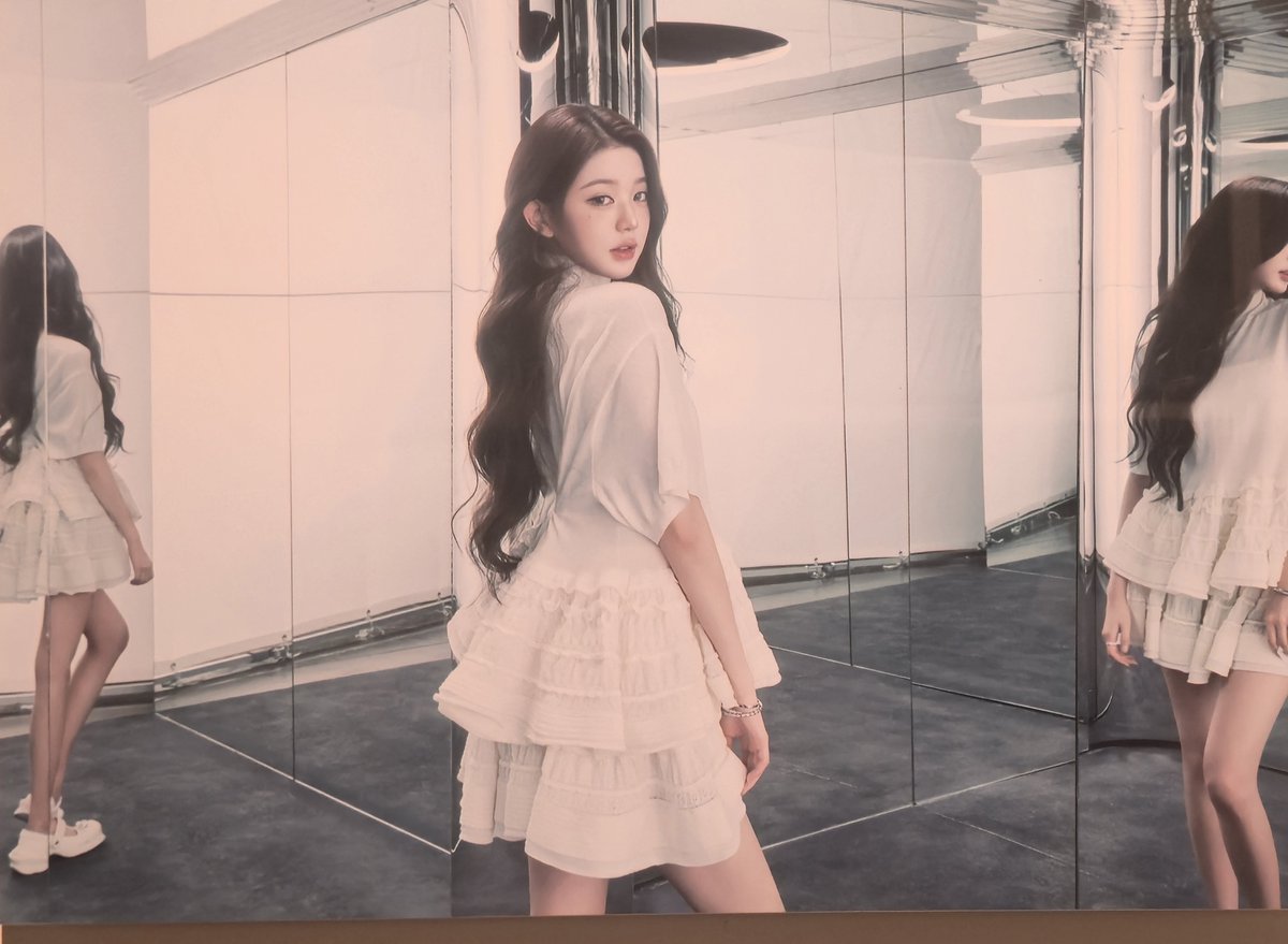 first_iz121's tweet photo. 디페스타 #장원영 #아이브 #IVE https://t.co/m1Zyug40CN