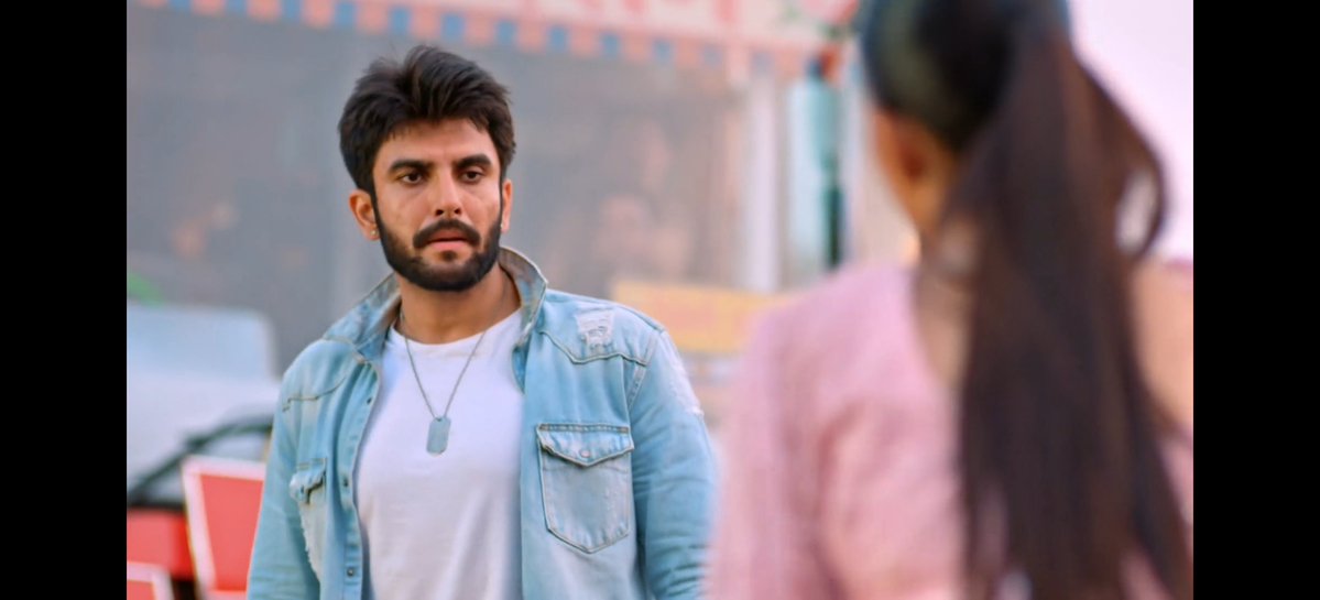 WithhLoveAnnie's tweet photo. The way he was shook when he saw her bringing Baby along all alone 

He really could see the Addictive Madness and Obsession in her eyes and he was taken aback

The BGM elevated the moment by notches

#YehFitoorTera https://t.co/wAGcuc5LaL