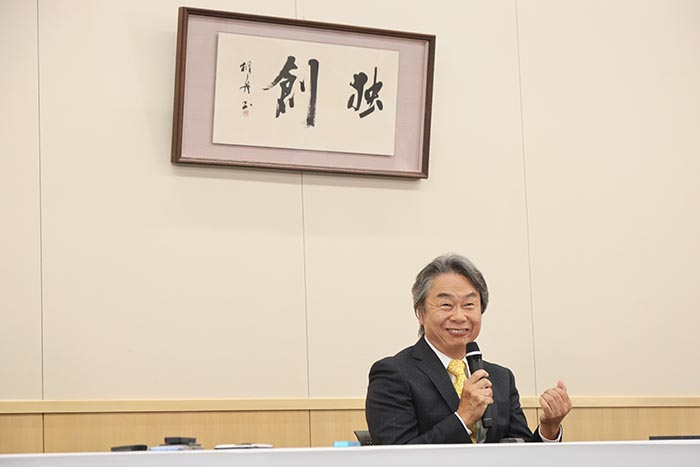 NDW_info's tweet photo. 【ニュース・記者会見】
マリオの生みの親・宮本茂氏、文化勲章を授与。50年のゲーム作りを語る
▶︎ https://t.co/wrQTxbuntR

勲章授与に対する特別な思いというよりも、ゲームづくりへの真摯な取り組みや、楽しんで50年間続けてきたこととなどが語られました。
ほぼ全文を掲載します。 #任天堂 https://t.co/NK8LuDqD0m
