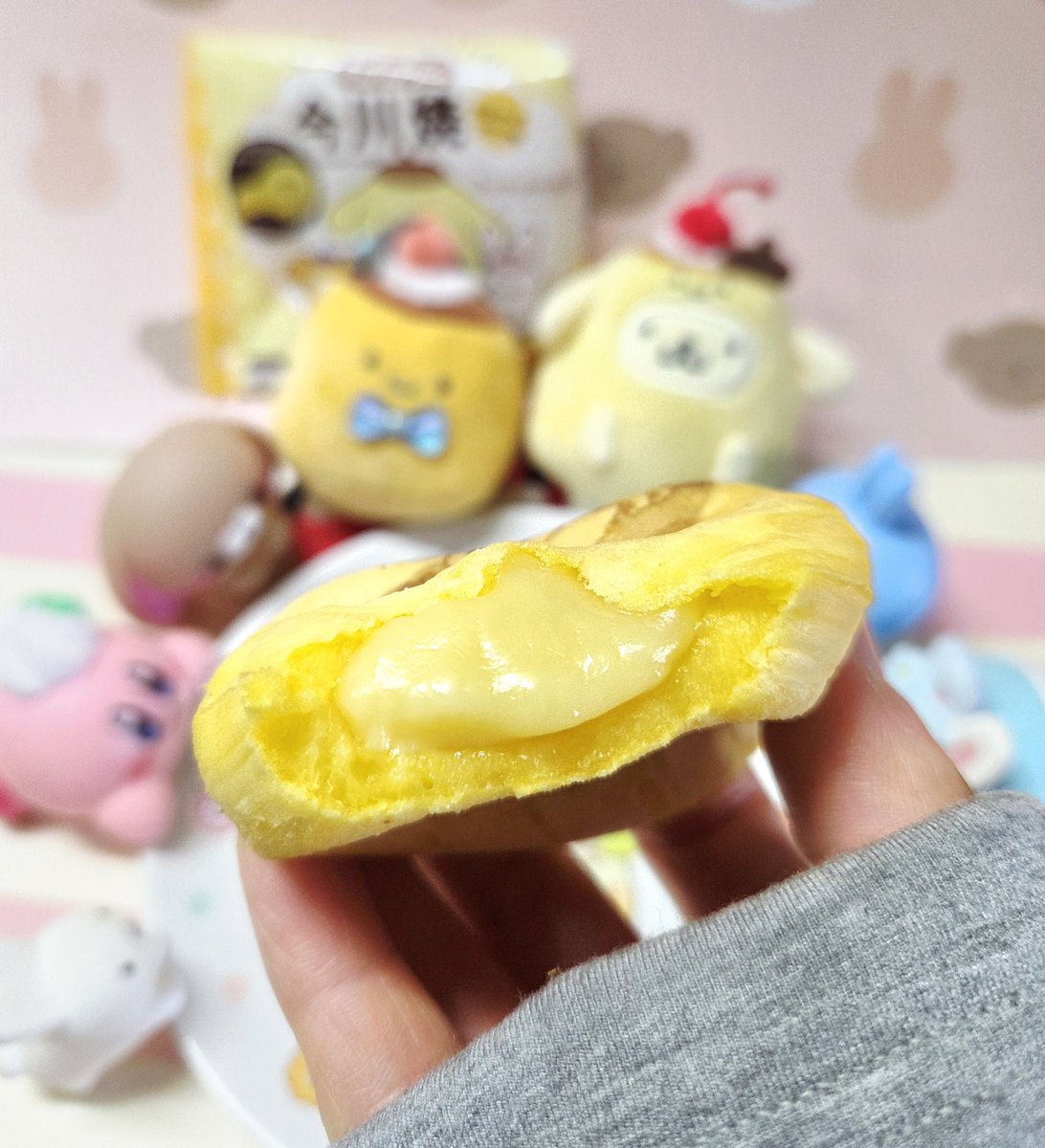 nemu_pyonpyon's tweet photo. 1ヶ月くらい前に、
セブンさんで買ってた、
ポムポムプリンの今川焼
カスタードプリン味🍮✨

甘くてもちもちふわふわ(˶´ᵕ`˶)♡
なめらかなカスタードクリーム～✨とろけるおいしさ💕 https://t.co/MBXtwVm2Id