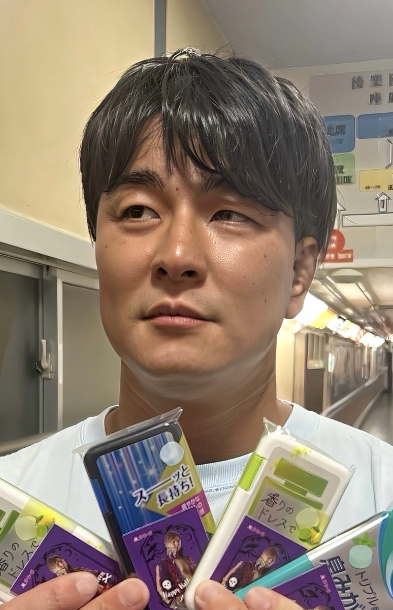 the_leave_p's tweet photo. 平日(木)で後楽園超満員だもんなぁ。お付き合いさせていただき4年だけとあの頃ってこんなだったっけなぁってね。
第4試合、日本の団体の試合?って思うほどのど迫力。#カル・ブルーム 選手見る価値アリ👍（S藤）

#ajpw  #潮﨑豪 様ミンティアに興味なし
#青柳優馬 様俺のはないの！と。 https://t.co/xvZ6PU52TN