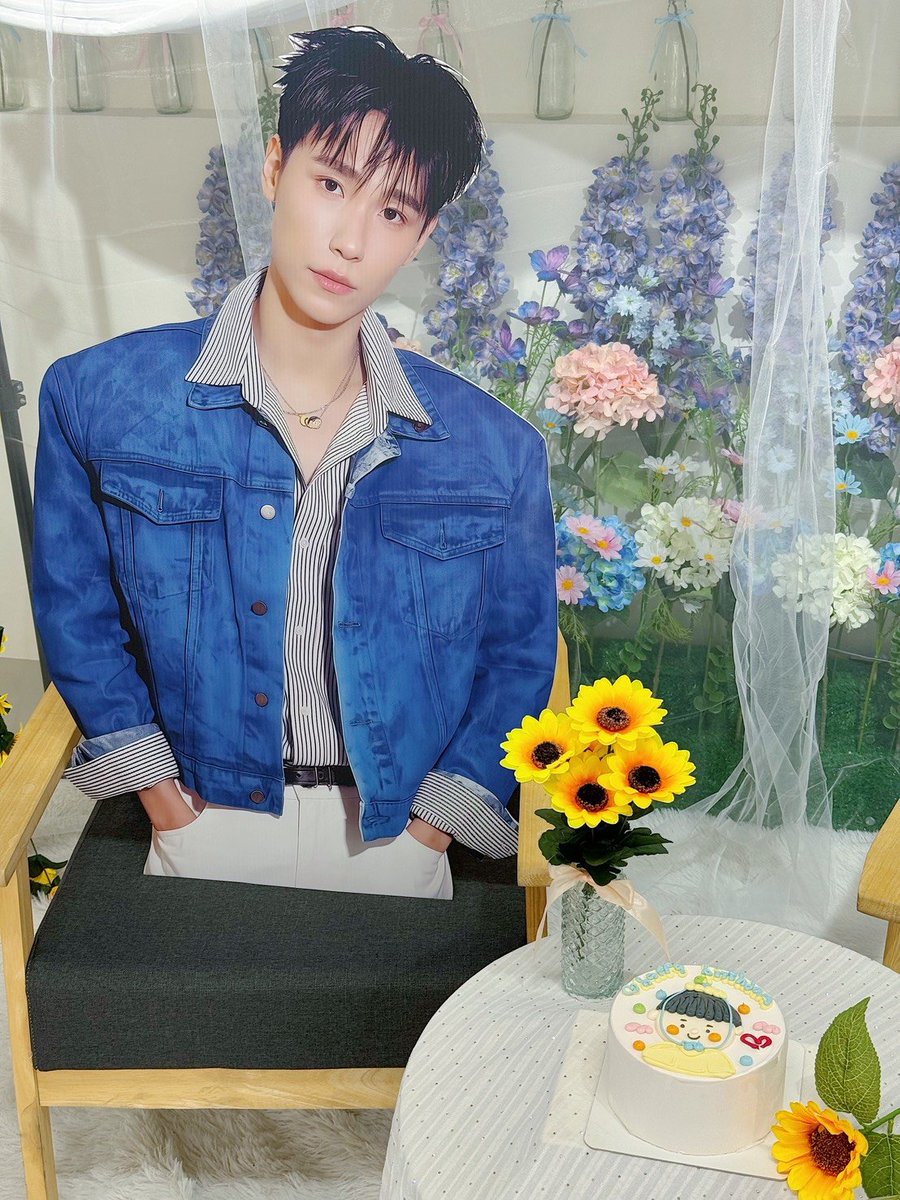 giwiigapz's tweet photo. 𝐇𝐚𝐩𝐩𝐲 𝐁𝐢𝐫𝐭𝐡𝐝𝐚𝐲 𝐉𝐮𝐧𝐢𝐨𝐫🎂
#AllOurLoveToJunior

คาเฟ่พร้อมแล้วสำหรับโปรเจควันแรก💛💙
มาถ่ายรูป เขียนอวยพรวันเกิดให้จูจู้กันน้า✨

🗓️23-25 Oct 2026
📍@solrisecafe
⏰10:00 - 17:00
🚝MRT สถานี สิรินธร ทางออก2B 

#Junniorrs
#30thJuniorBDPJ
#JunniorrsBirthdayProject https://t.co/SYDxkXl5La