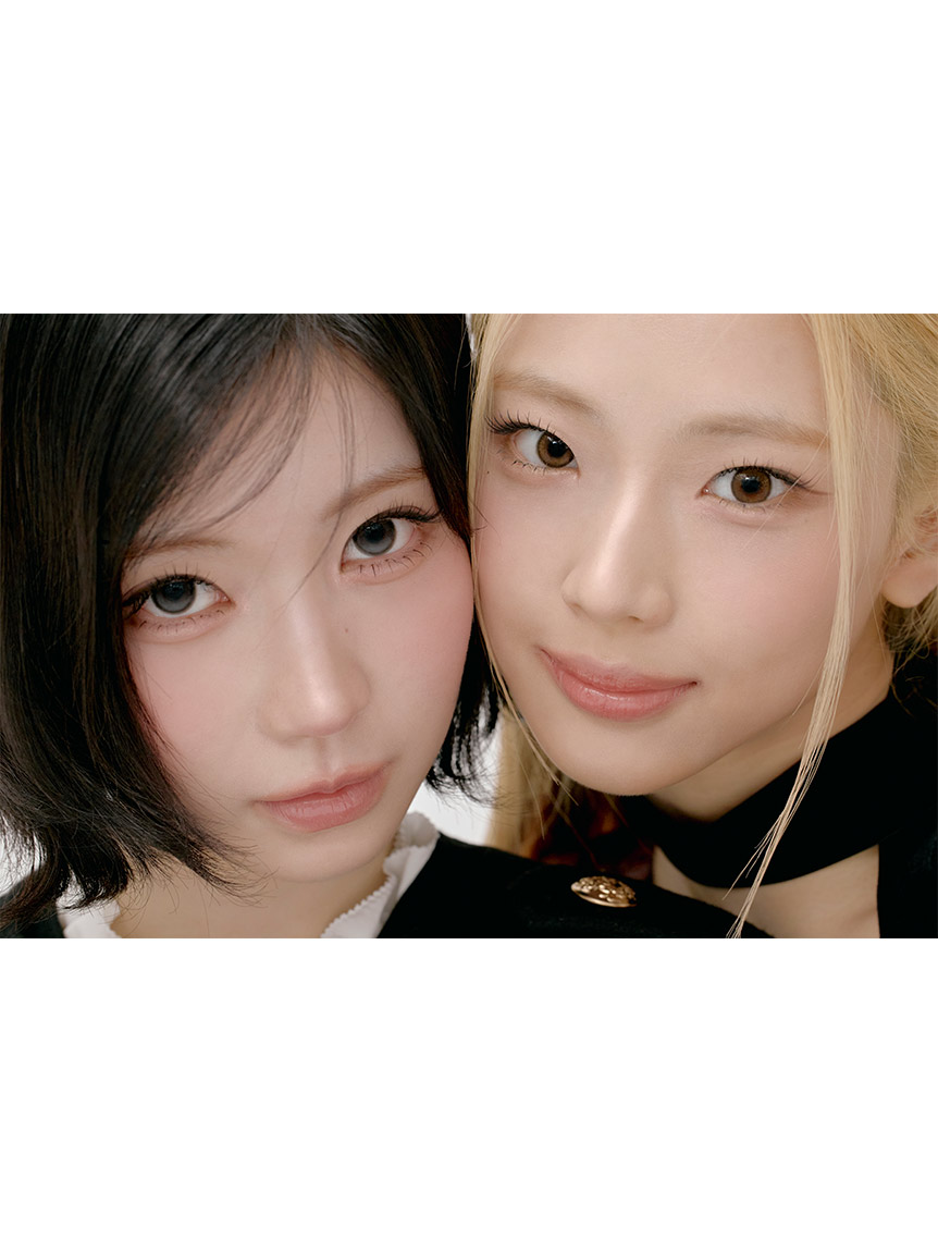 Kkorepo's tweet photo. 【「BABYMONSTER」RUKA＆ASA、冬の女神に変身！❄️💖】

「SNIDEL」ブランドアンバサダーに就任した2人が、最新ウィンタールックを披露！✨

RUKAは花柄、ASAはポンチョがお気に入り😍

さらに、母親との焼肉や愛犬との再会など、プライベートな素顔も明らかに！🐶💕

#BABYMONSTER #RUKA #ASA #SNIDEL　🔗https://t.co/kjOmY7bY5w