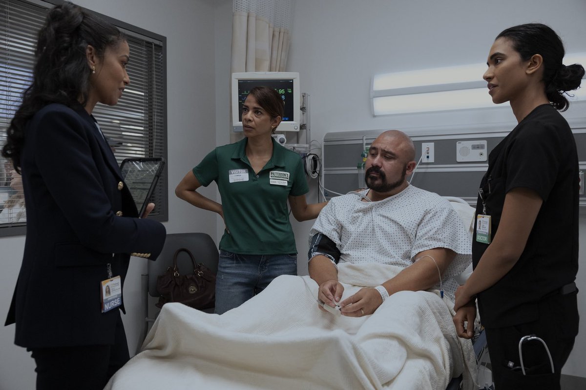 has_lff's tweet photo. In front of patients, samira places her hands in front of her gently. Around her colleagues, samira puts her hands in her pockets, looking strict. I love this contrast. https://t.co/mYzJMo8i2V