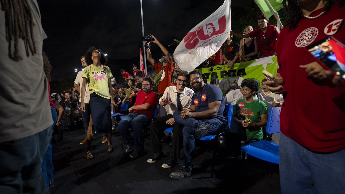 jonesmanoel_PE's tweet photo. Essa multidão toda foi hoje, uma quinta-feira à noite, na Universidade Federal de Pernambuco.

O povo tomou as ruas e não vamos mais voltar atrás. Dia 25, vamos ter uma vitória histórica do povo trabalhador!

Fotos: Túlio Seabra https://t.co/qTjbuTBx5W