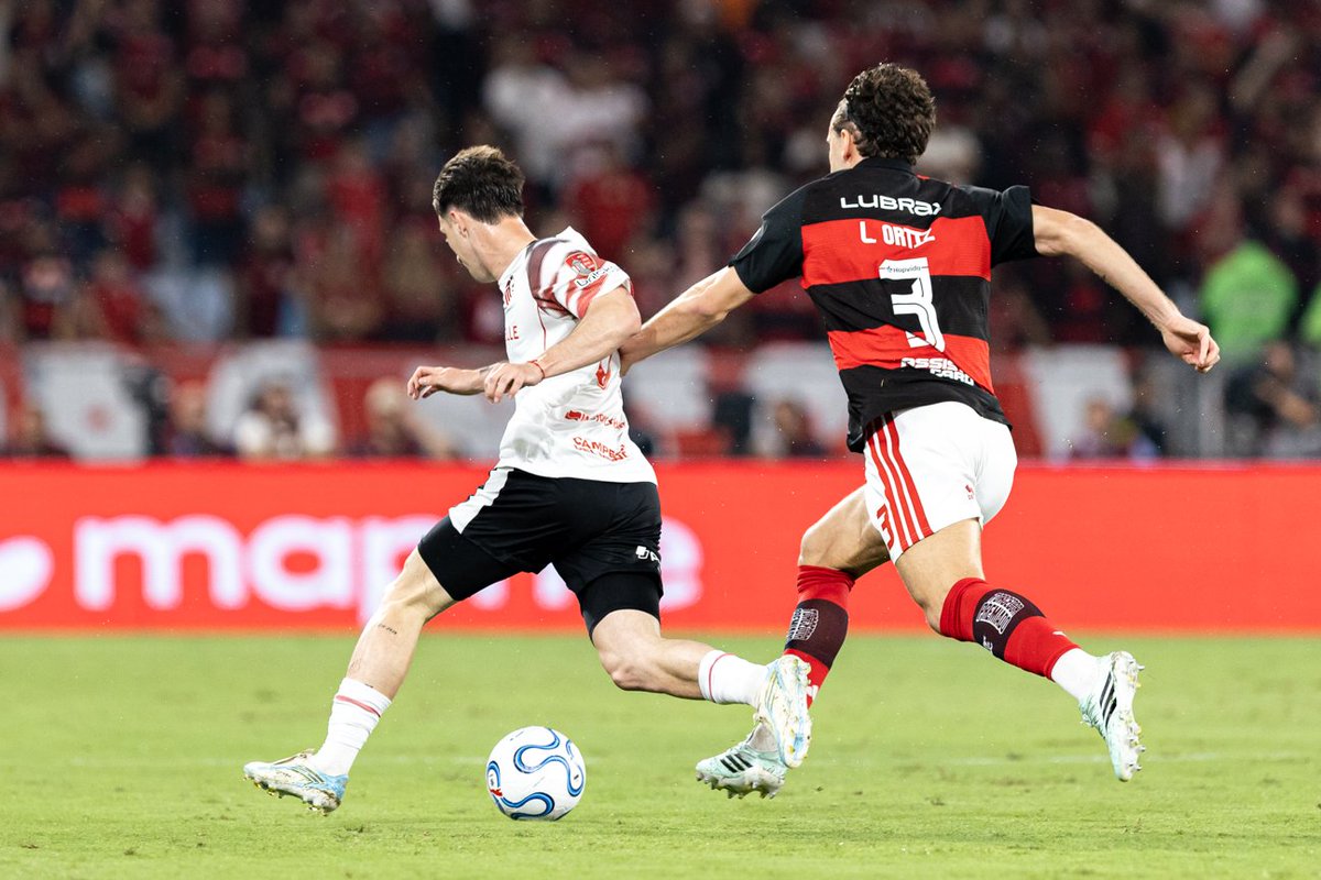 afa's tweet photo. #ConmebolLibertadores Estudiantes derrotó 3-2 por penales a Flamengo, tras el 0-0 en el resultado global de la serie y, en el Maracaná, logró su clasificación a la final del certamen continental.

⚽ Enfrentará a Palmeiras el 28 de noviembre, en Montevideo. https://t.co/Yey32T3IAf