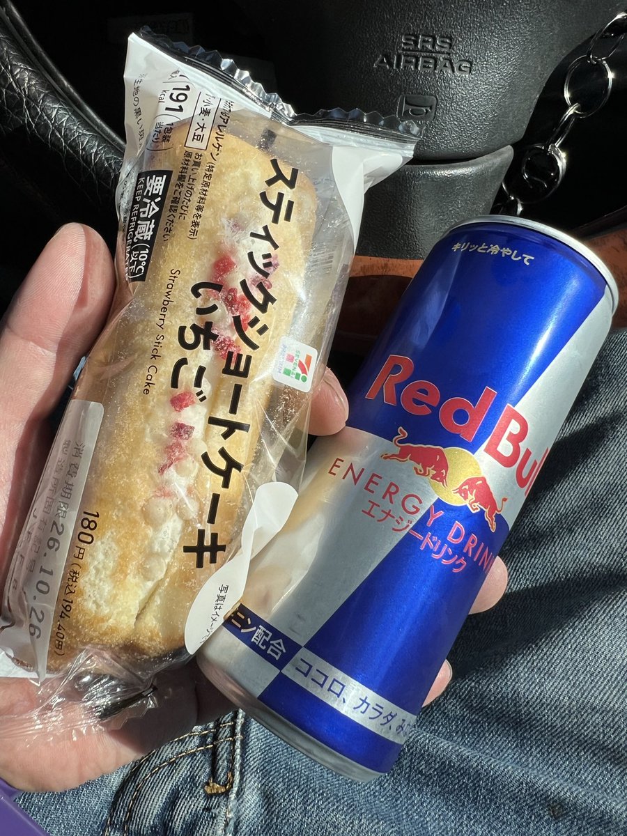 leopon_'s tweet photo. コンビニでデザートタイム🐂🍰うめー！ https://t.co/tO0W50DL8E