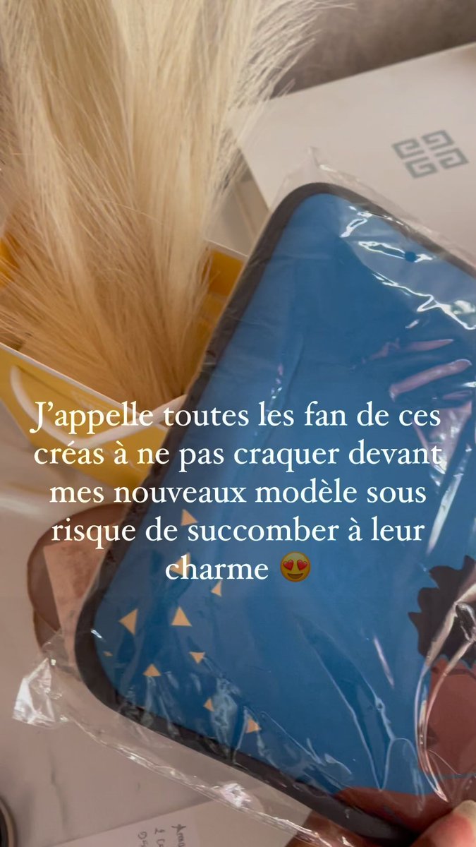 illaBoy058885's tweet photo. Des créations uniques pour des clientes uniques. Place à vos personnalisations! Vous êtes team coque, housse ou planner? https://t.co/quRRyxOaRN