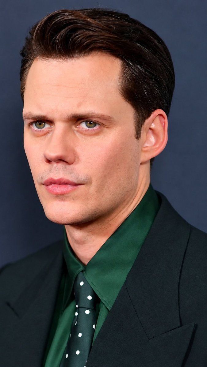 gfskarsgard's tweet photo. His beauty is insane https://t.co/oDtkH2lS7z