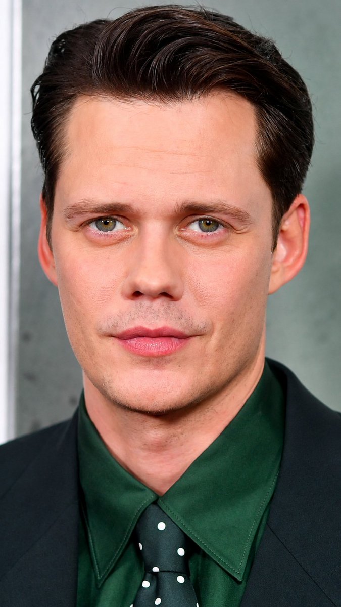 gfskarsgard's tweet photo. His beauty is insane https://t.co/oDtkH2lS7z