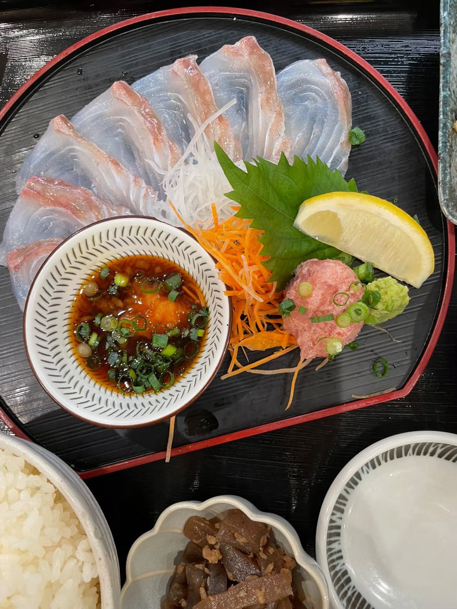 meshido_nerima's tweet photo. こんにちは😃

食堂めし道楽練馬店です✨
本日の日替わり定食は、【A. 石カレイ刺身(ポン酢付)と舞茸天ぷら定食】または
【B.秋刀魚塩焼き定食】　　1390円です✨

数量限定！定食としてはもちろん、ちょい飲み&amp;一人飲みにも👌🍻

#練馬グルメ #練馬ランチ #練馬ディナー #練馬飲み #練馬居酒屋 https://t.co/gOiJgjBGMd