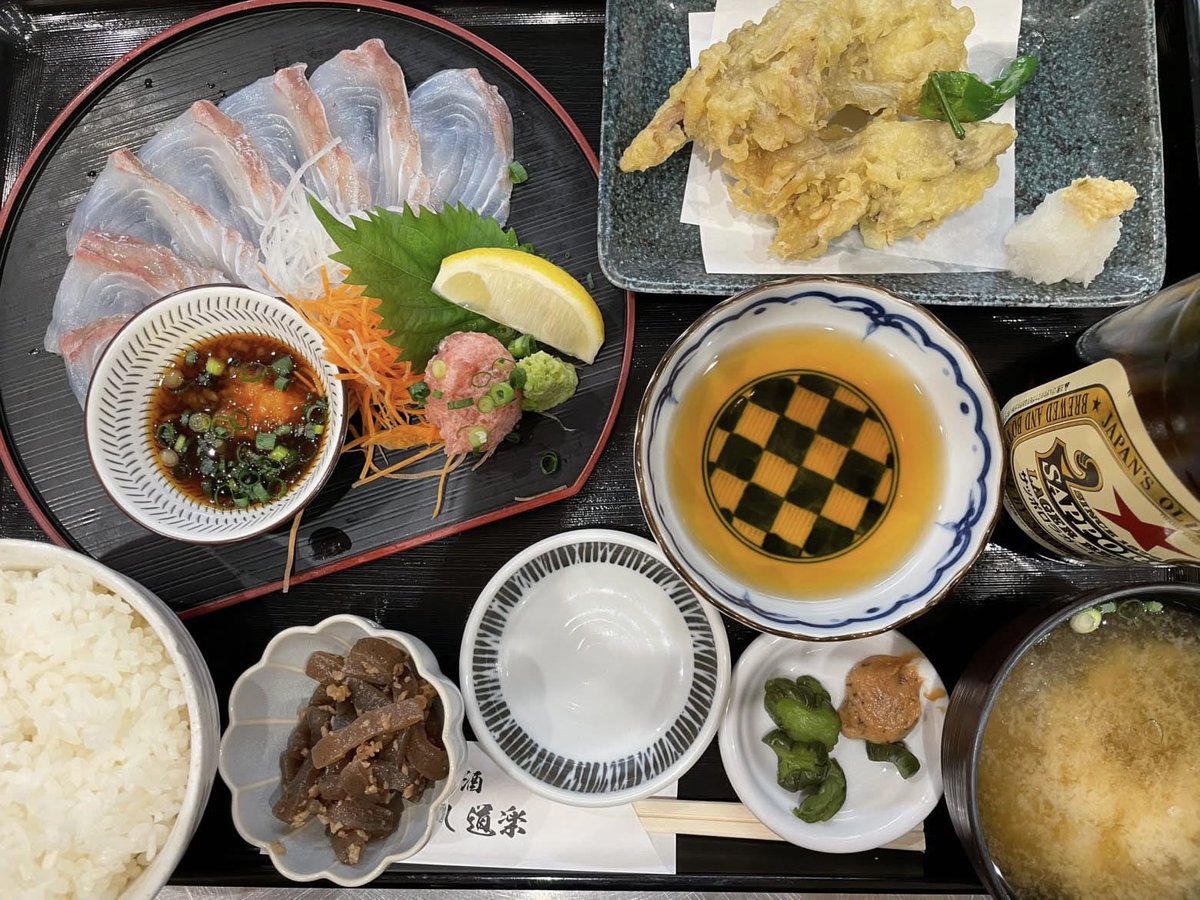 meshido_nerima's tweet photo. こんにちは😃

食堂めし道楽練馬店です✨
本日の日替わり定食は、【A. 石カレイ刺身(ポン酢付)と舞茸天ぷら定食】または
【B.秋刀魚塩焼き定食】　　1390円です✨

数量限定！定食としてはもちろん、ちょい飲み&amp;一人飲みにも👌🍻

#練馬グルメ #練馬ランチ #練馬ディナー #練馬飲み #練馬居酒屋 https://t.co/gOiJgjBGMd