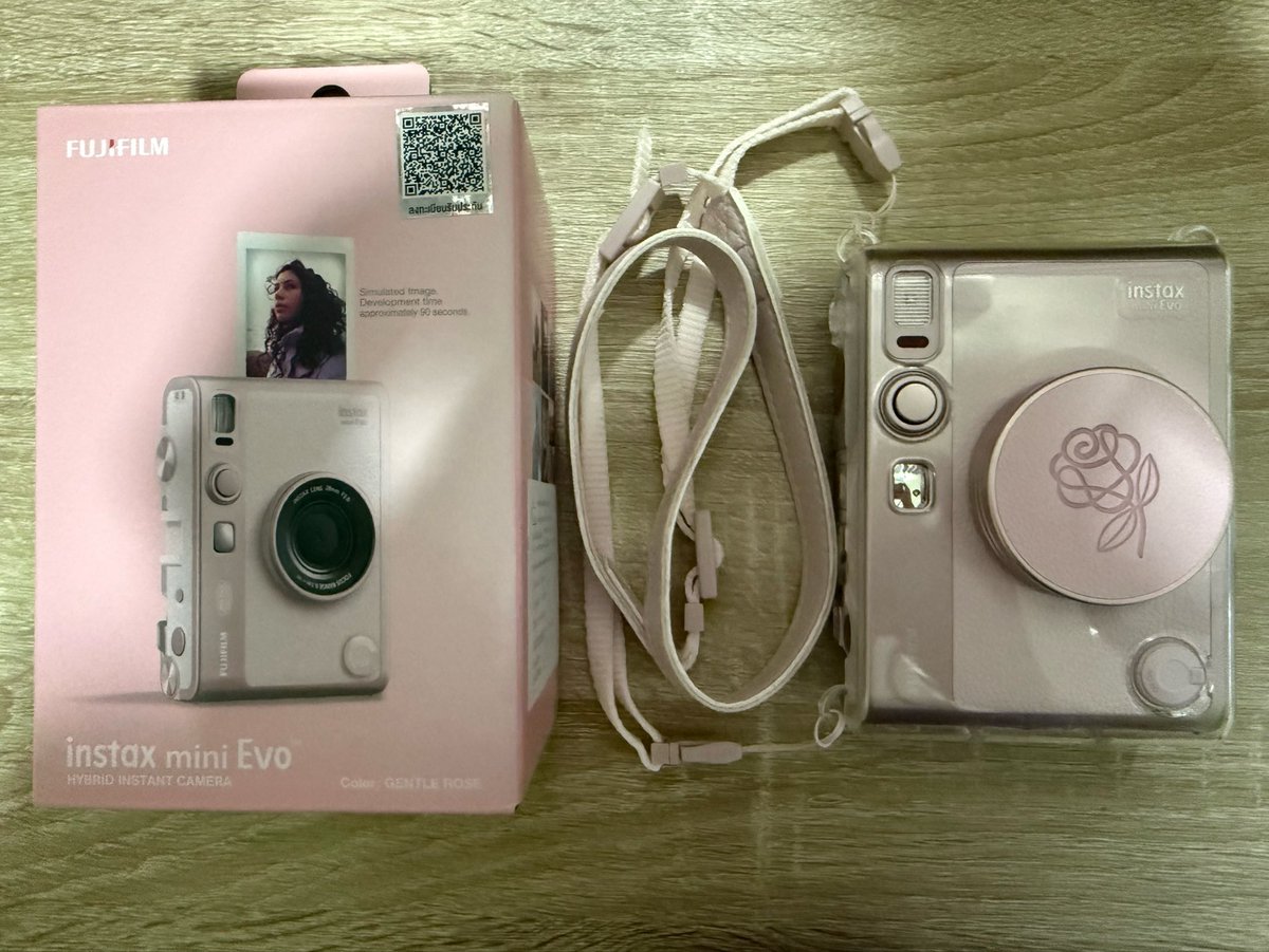 meltinglikeme's tweet photo. ขายกล้องโพลารอยด์ Fuji instax mini evo
สี limited gentle rose
แถมฟิล์มกระจก ติดแล้ว ✅
แถมเคสใส ✅
แถมฝาครอบเลนส์ ✅
ใช้งานน้อยไม่ถึงสามเดือน
6300 บาท รวมส่ง
#กล้องโพลารอยด์ #fujiinstaxminievo
#fujiinstax #instaxminievo https://t.co/M0Q6cojw9d