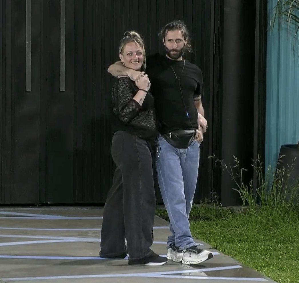 lapibadeblock's tweet photo. Tranquilamente podrían ser 2 fisuras de ciudad vieja 
#GranHermanoUY https://t.co/WCBiNnKT34