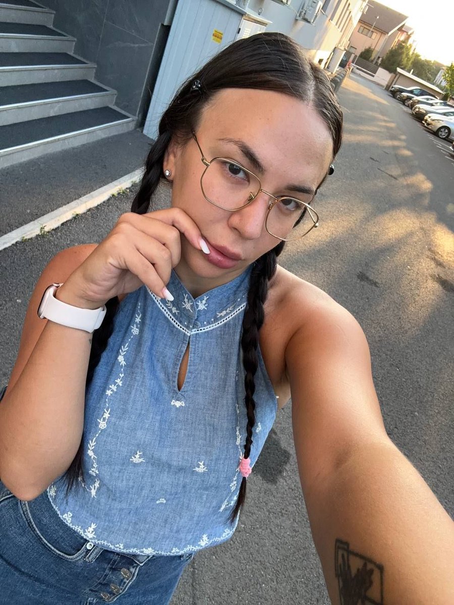 models4_models's tweet photo. I’ll happily spend an evening talking about everything from childhood memories to whether aliens exist. My curiosity has a very wide range. 🌙 
@bunny_lushx https://t.co/GVtcuSaMwk