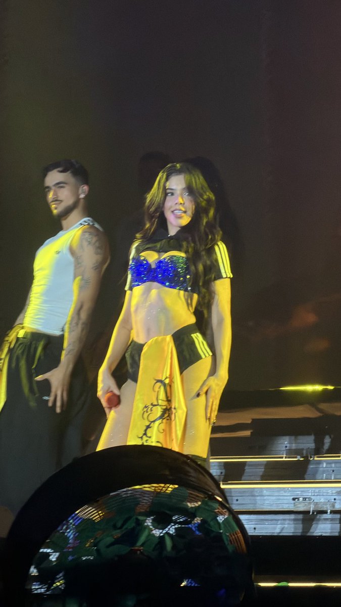 Isaac_Os01's tweet photo. Los 4 oufits que usó Kenia en su show en Guadalajara en las Fiestas de octubre #keniaos https://t.co/Wqr6bOZIDG