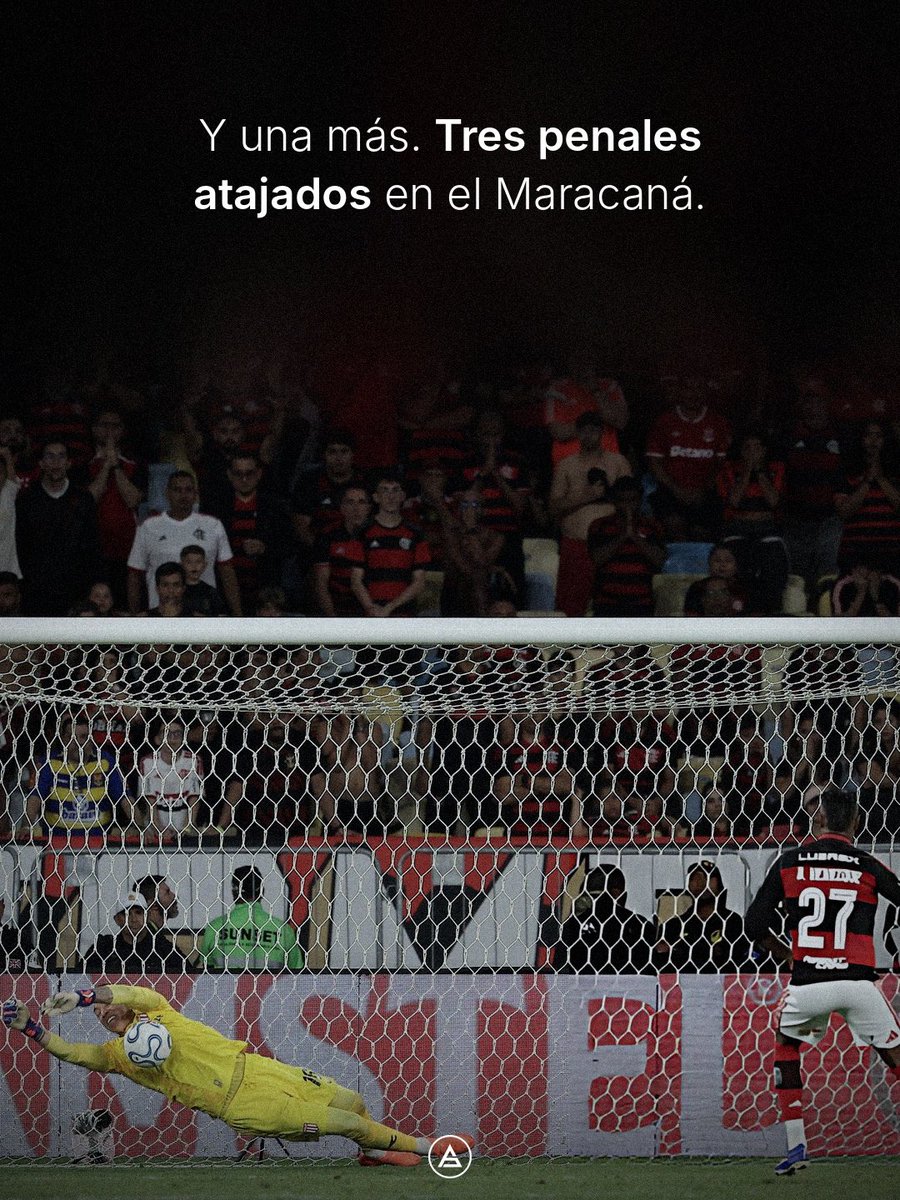 sudanalytics_'s tweet photo. En el Mundial, Fernando Muslera quedó señalado en la eliminación de Uruguay. Le tocó cargar con eso, como les toca a los arqueros: cuando sale mal, la foto es siempre la tuya.

Esta noche, en el Maracaná, con todo el estadio en contra, le atajó tres penales a Flamengo y metió a Estudiantes en la final de la Copa Libertadores.

Mismo arquero, mismos guantes, otra historia. El fútbol a veces te debe una, y a veces te la paga… porque siempre da revancha.

Muslerazo. 🚬