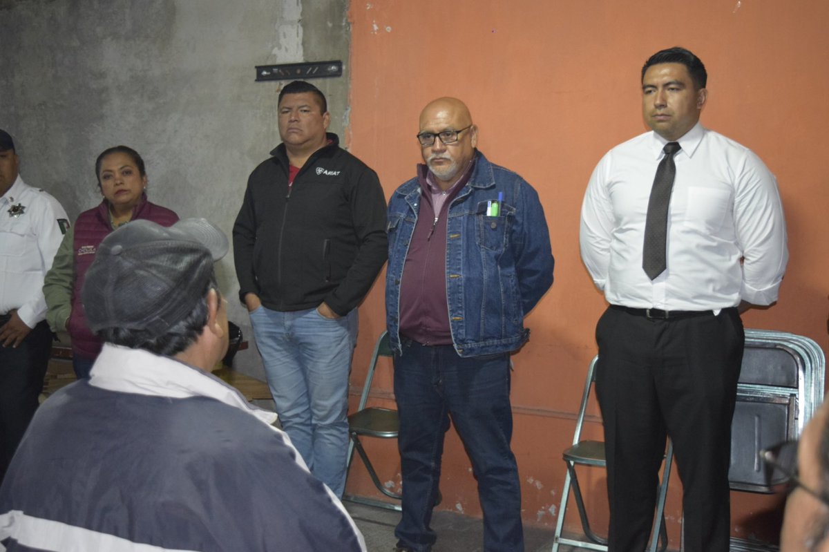 SSC_Cholula's tweet photo. 🤝🏽 En #SanMiguelTianguisnáhuatl, trabajamos de la mano con vecinas y vecinos para escuchar sus necesidades y atender sus peticiones. https://t.co/osB7EQblAi