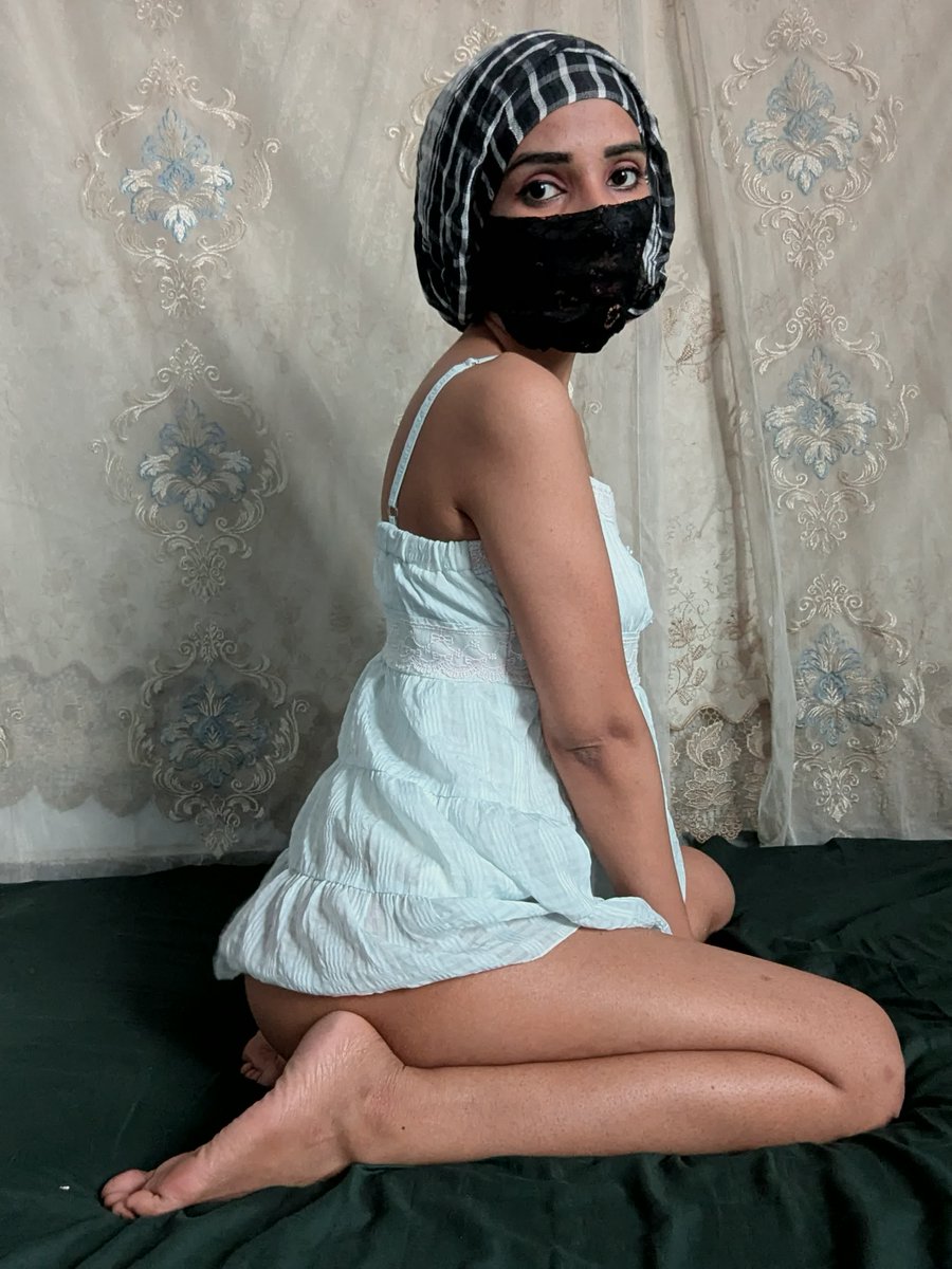 VuittonAmira's tweet photo. tell me straight, are you a legs guy or an eyes guy? choose wisely, only one of them gets a closer look later 👀 #PaleBlueSlip https://t.co/pcLE3jC5hQ