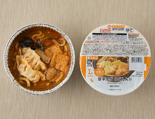 akiko_lawson's tweet photo. 冷凍食品から「旨辛チゲ　うどん入り」が発売中🍲
辛さの中に旨味広がる、一度食べたら癖になる辛さの旨辛チゲです🌶️うどん入りで満足感もたっぷりです！
IH調理とガスコンロに対応しています(^^)
10/26(月)までローソンのアプリクーポン100円引です♪
https://t.co/A7Qlxo9v6B https://t.co/Ssgh1EPSTV