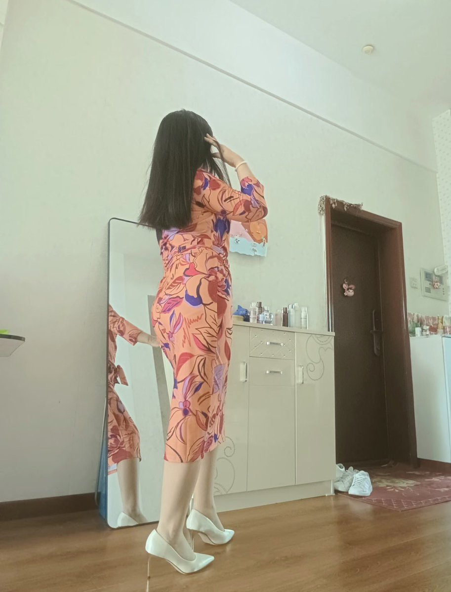Jiefusxku's tweet photo. 和姐夫偷情，总觉得对不起姐姐和老公，两个人都对我很好。
其实我和姐夫商量过了，如果我姐姐和我老公都同意，交换过来重新组成家庭，就太好了。
但是我和姐夫都不敢提出这个想法。毕竟，不知道我姐姐和我老公是怎么想的。
如果他们也偷情就好了。 https://t.co/4vNmTq9IZy