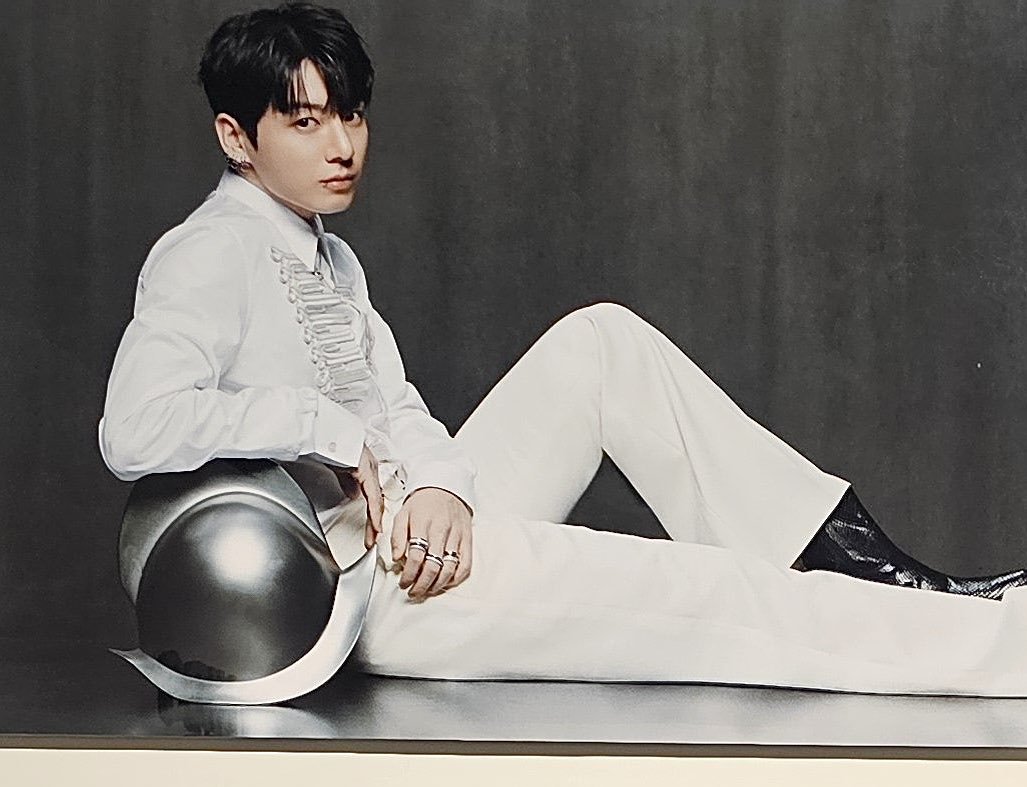 JungkookCrave_'s tweet photo. OMG Jungkook for d’festa the origin https://t.co/R7jy17xUka