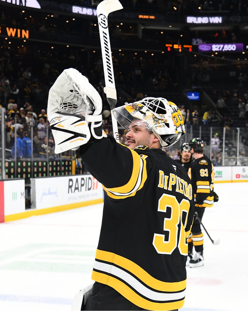 NHLBruins's tweet photo. 👏👏👏 https://t.co/bSxVqzqjGc