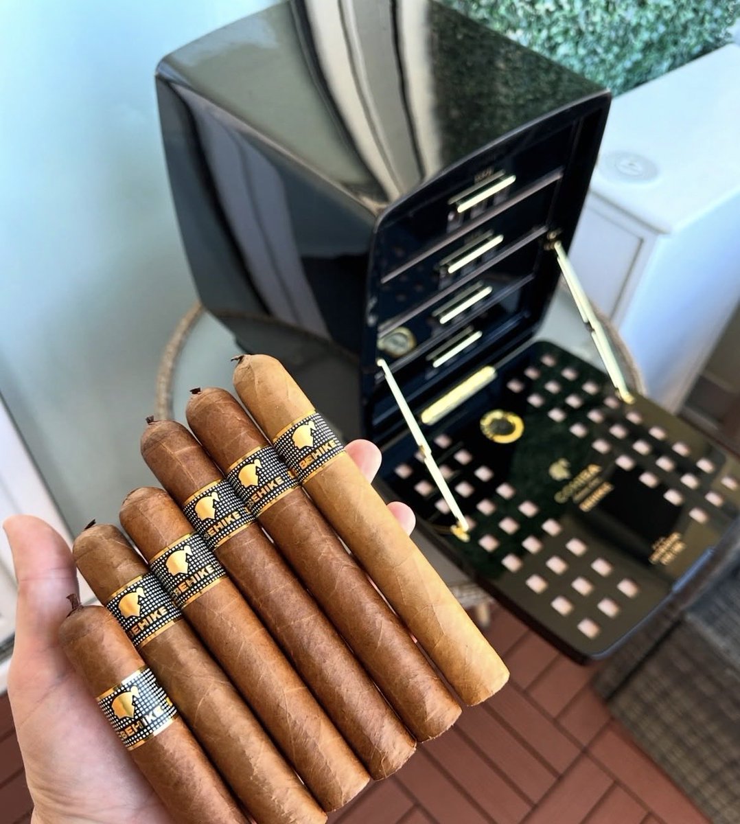 big92254's tweet photo. Monday Motivation BHK Limited
Humidor
On this year 2025, Cohiba Behike is turning 15 years of been with us
How much do you like this BHK limited edition Humidor? https://t.co/3uXhBO9FZN