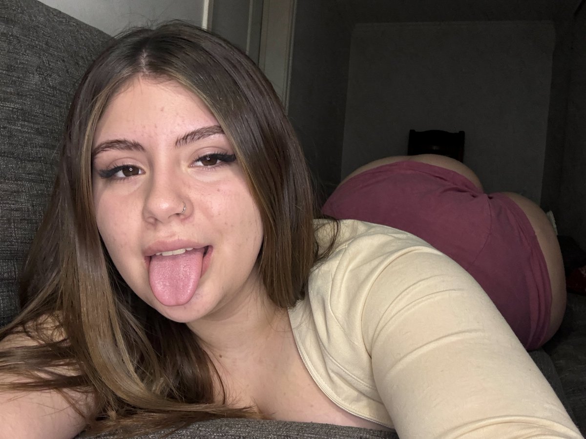 chloeebearrbo's tweet photo. first impression of me? don't lie https://t.co/YFvVAZPWi6