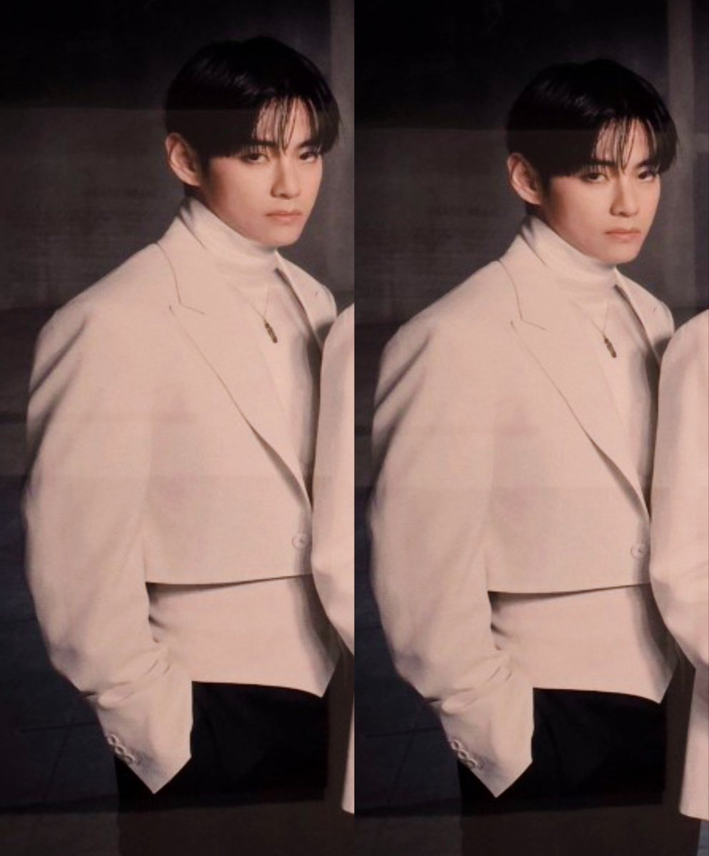 thvismuse's tweet photo. TAEHYUNG LOOKS LIKE ROYALTY OMG https://t.co/li44uIFBUJ