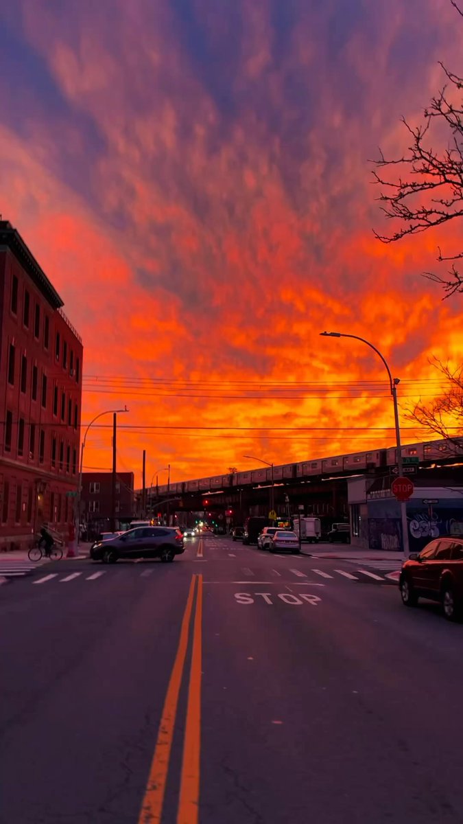 liezerL866224's tweet photo. Brooklyn sunset. https://t.co/f4NxLqIxfX