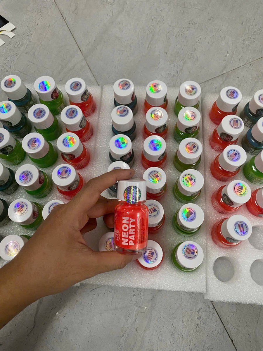 Teoem798's tweet photo. Neon 30ml 
Phù hợp cho tất cả mn  
Mùi hương dễ chịu , không nồng hăn , cay 
Về dủ 3 màu mời ae chọn món
0926năm 66 chín 09 https://t.co/JRdcccjjZu
