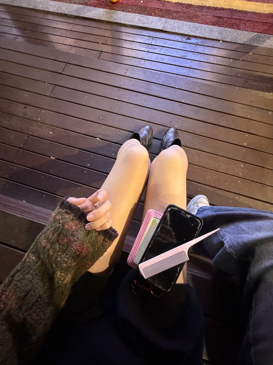 mme0w_3_'s tweet photo. 하암할게업어서앉아서수다중
#부산 #맘눌뎀 #셀카 #친구 https://t.co/uhYL1Xock9