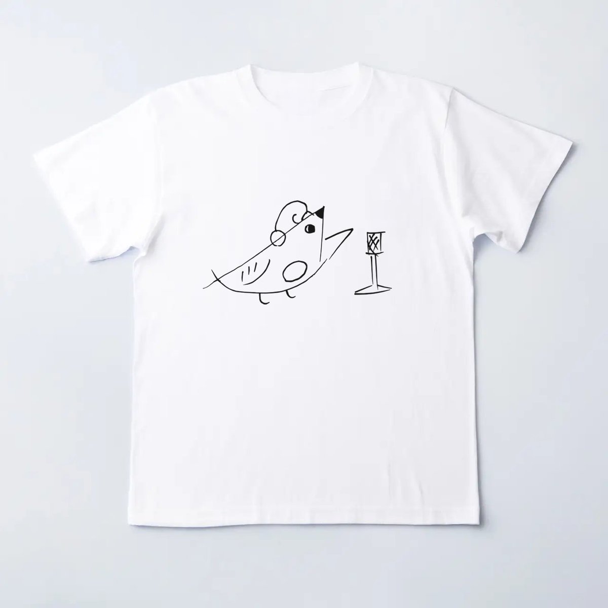 CotenInc's tweet photo. 【🖍️ ヤンヤン手描きピュイT（白／黒）】4,400円

第1弾ステッカーの見本でヤンヤンが描いたピュイ。あまりに可愛かったので、そのままTシャツにしちゃいました！
ショート編「芥川龍之介と地獄変」の勉強をしながら描いたそうです。なんとも言えない味わいをお楽しみください。

▼ 商品はこちら
⚪️ https://t.co/0886zcPUJI
⚫️ https://t.co/S6Nt0uPg5e