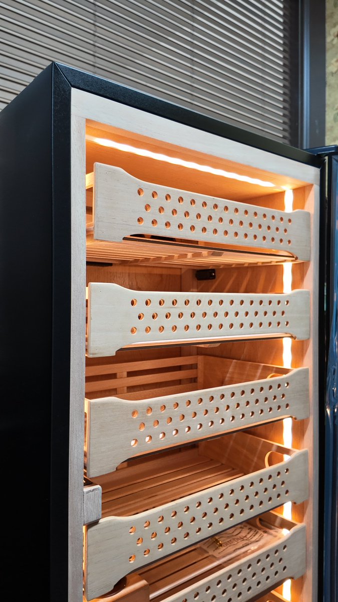 afidanoofficial's tweet photo. Afidano B6. An Art of Distinction.
Understated elegance. Unmistakable presence.✨
@afidanoshop
#Afidano #HumidorCabinet #afidanoshop #afidanohumidor #afidanohumidors #afidanoB6 #ProductDesign #LuxuryDesign #SpanishCedar #HumidityControl #PremiumHumidor #CigarDisplay https://t.co/3je9SOdw1H