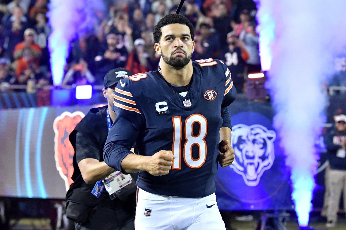 UnderdogNFL's tweet photo. Caleb Williams in his first 2 games back:

52-of-69 (75.4%)
613 passing yards
3 TD, 0 INT

Most passing yards in any 2-game stretch of his career. https://t.co/PsCfRQAhmG