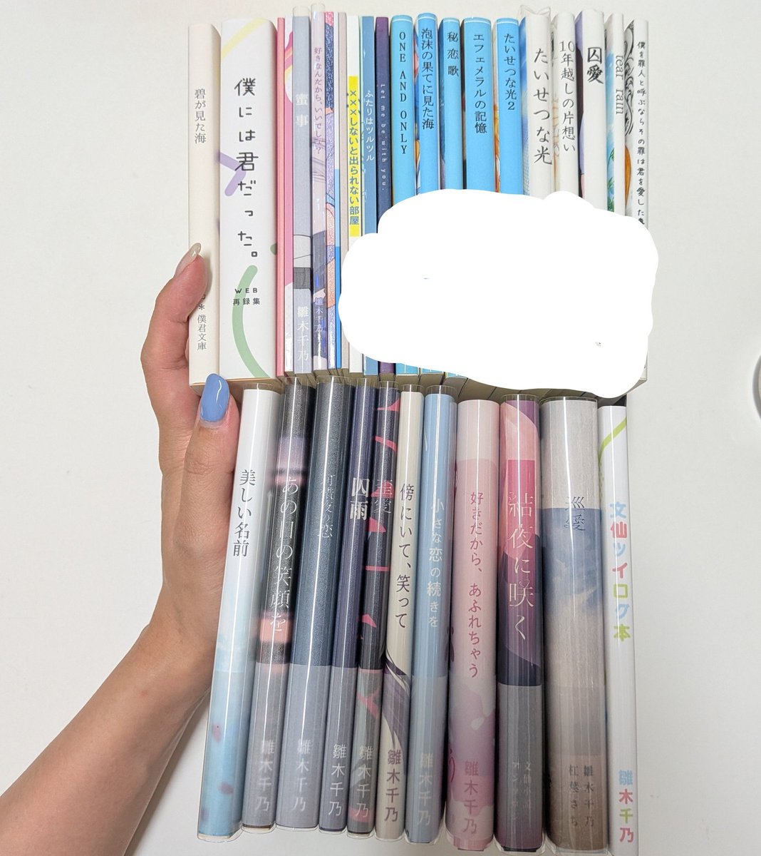 hnyk5174's tweet photo. これは定期なんですけど、文庫本同人誌いいですよ。イラスト表紙でもなんだ小説かと言われることはほぼないし、サイズがちょうどいいから読みやすいし、しれっと本棚にならべられるし、何よりかわいいので本当に広がって欲しい…… https://t.co/sVQI7Eh17W