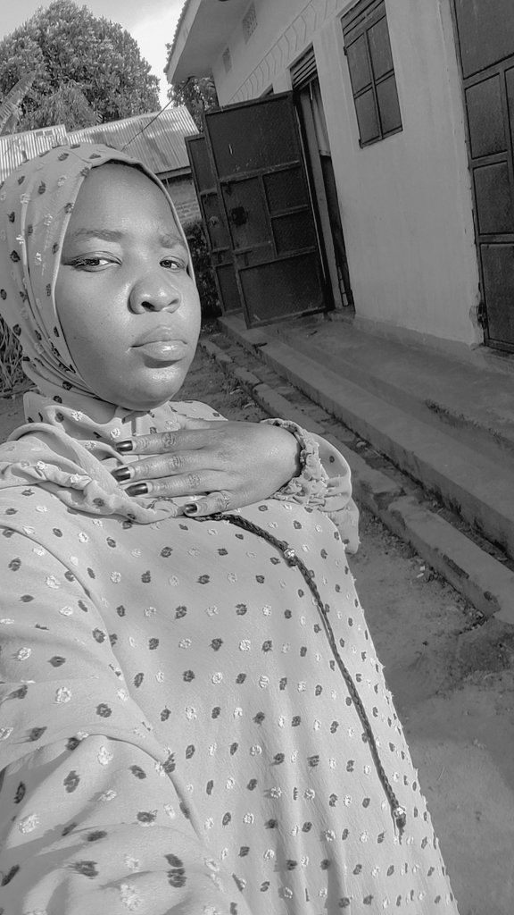 celebritygalfr1's tweet photo. Good morning 🙏 🌄 friends of mommy innaya.  Jummah kareem https://t.co/L8VdzmPypS