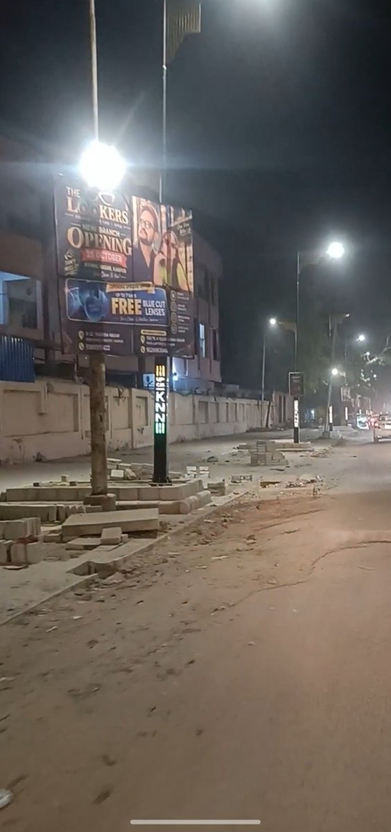 kanpursneed's tweet photo. इन गधो पर कार्यवाही कब?
ये नये लगे CM grid खम्बो को गंदा करना स्टार्ट कर दिए है...

इस बवासीर से भी बड़ी बिमारी का कुछ हल निकालिये 🙏🏻

इनके चुन्ने काटेंगे नहीं तो ये और पोस्टर चिपकाएंगे...

@nagarnigamknp??
@DMKanpur @MSTawarIAS 
#kanpur https://t.co/aGEknqXbSg