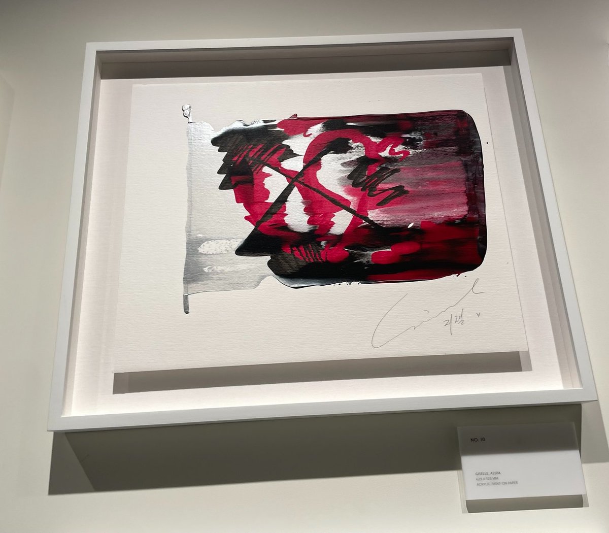chaenglovesus's tweet photo. ningning and giselle’s self-painted oil paintings are on display at the exhibition https://t.co/O23DniTrDS