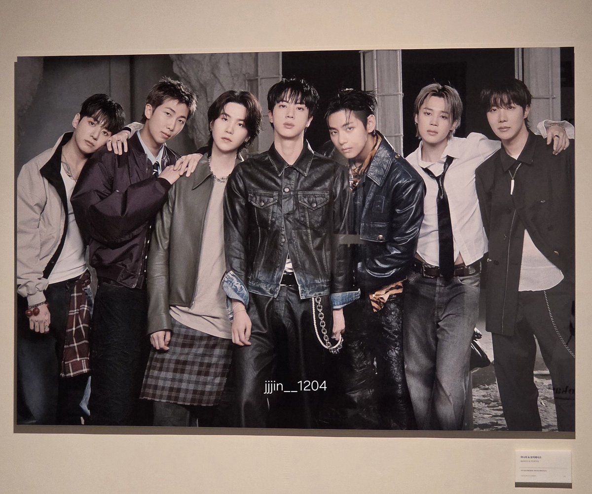 jjmmnnie's tweet photo. WOW!!! https://t.co/6t469qxhSM