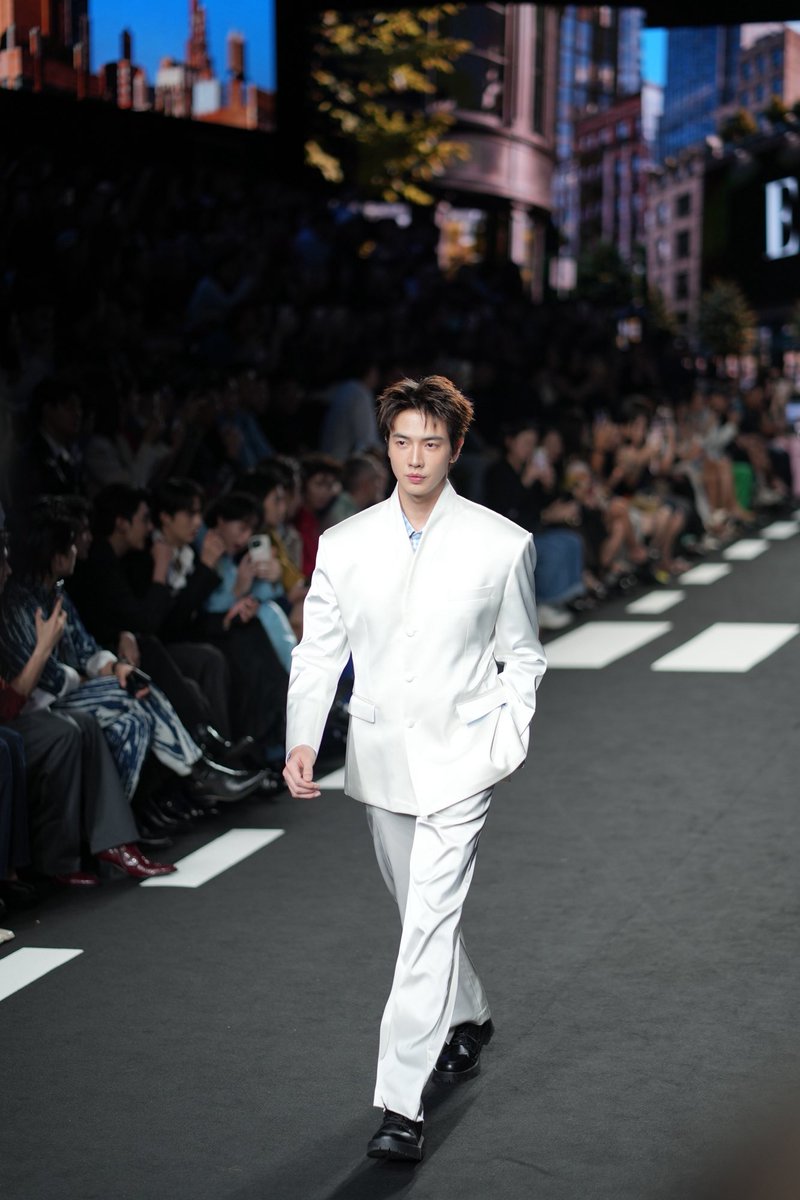 iconsiam's tweet photo. เหมือนเทวดาลอยมา

MAXKY FREE TO BE EFW26
#MAXKYatEFW26ICONSIAM
#ELLEFashionWeek2026
#EFW26ATICONSIAM
#ICONSIAM https://t.co/cnj9SiQlaH