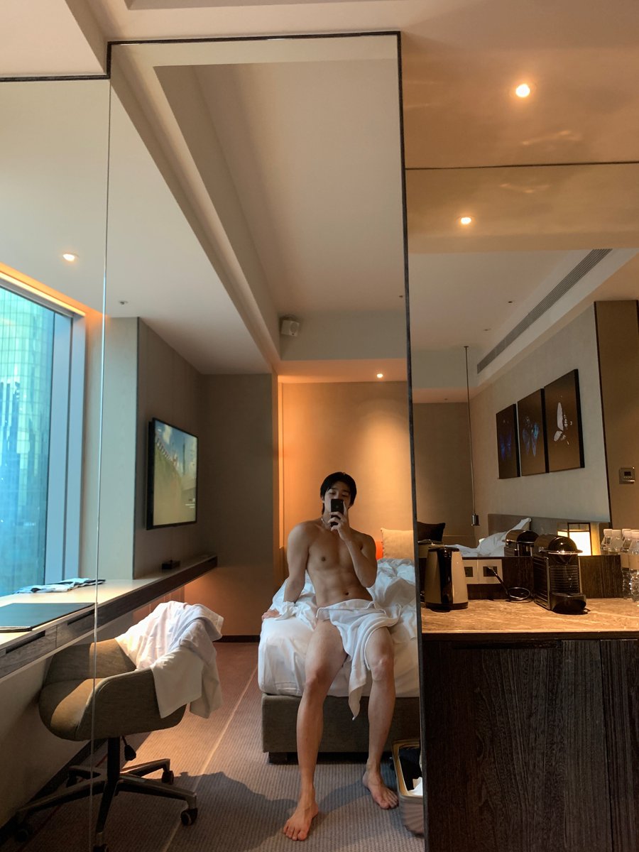 etheniell's tweet photo. Lagi jalan pagi, ketemu banyak kucing yang mengalihkan perhatian. Yang terakhir bonus aja

— https://t.co/07HoDfCkpZ
