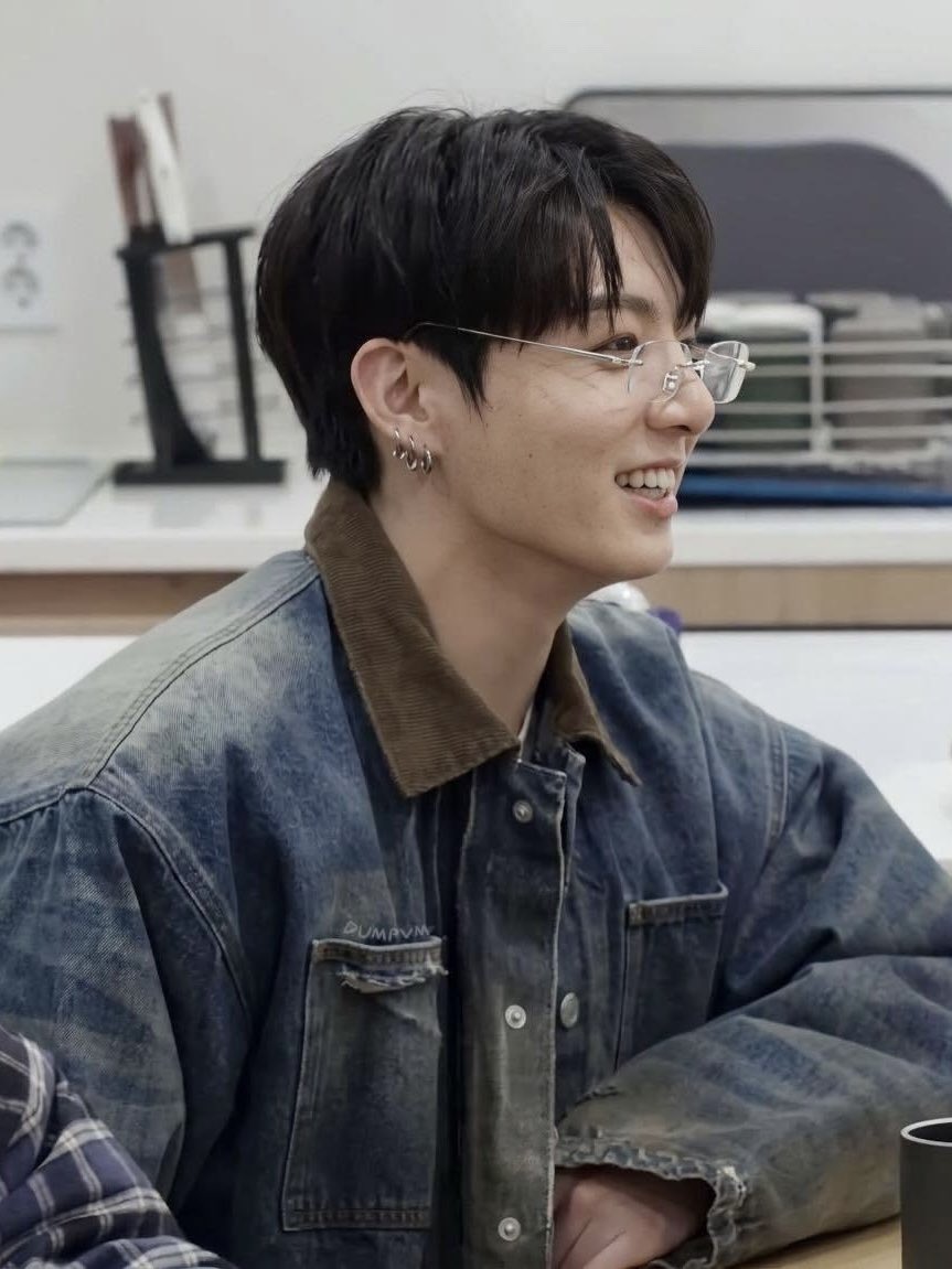 thejkfiles's tweet photo. my nerd boyfriend https://t.co/rBNk4BrLfs