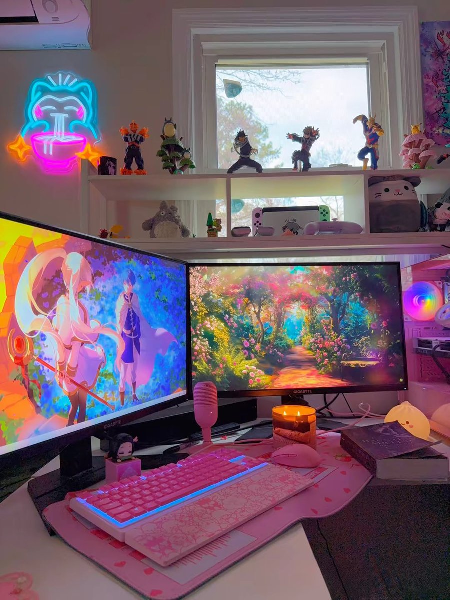 Mollieee666's tweet photo. some love to how my desk setup use to look ☁️✨💕

#gamingtwt #desksetup https://t.co/bqKbWJAMWJ