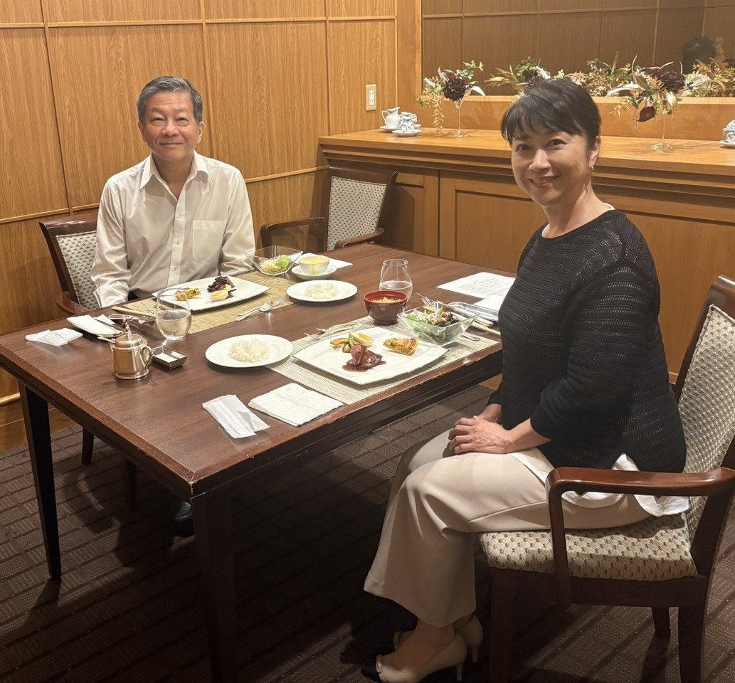 hinomakoto's tweet photo. 来月60歳。長い休暇を経て12月に定年退職です。この10年ほどは後進の育成に尽力しましたが、立派に育ち局内外で活躍する教え子たちの姿を見ていると、王道とは程遠い38年の放送人生にも意義はあったのかなと。技能と思いを皆に託し、老兵は西日本放送を卒業します。作戦終了。ありがとうございました。 https://t.co/qAeA6VkuA9