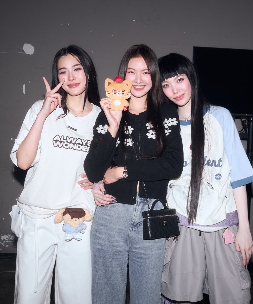 KMayaKwangbae's tweet photo. ทอมผมยาว  คนมาดูทอมที่อิมแพค แฟนทอมผมยาว

ล็อคเอวไว้ออม เผลอปุ๊บ เดี๋ยวตี๋แอบมินิฮาทอีก🤣 https://t.co/8e3m7MR0ME