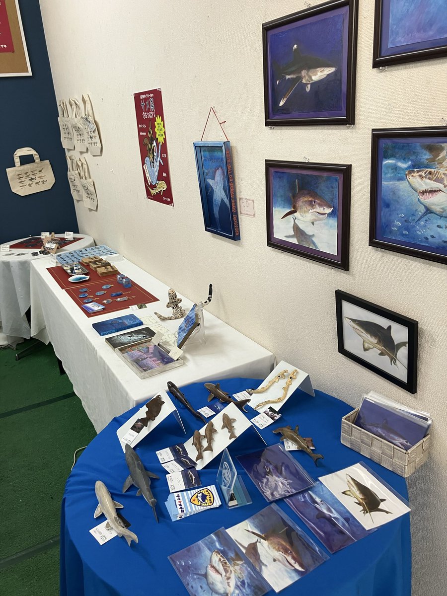 tunaster's tweet photo. 本日も始まりました【サメ展THE DEEP 5】。12:00-19:00にて開催中。開催は、いよいよ本日を入れて3日となります。様々なサメグッズ達がお待ちしております。宜しくお願い致します。
通販サイト開設中。https://t.co/wAt7mkhn4M
#ギャラリーharu #サメ展THE DEEP 5 #通販サイト https://t.co/f4hti2A6MP