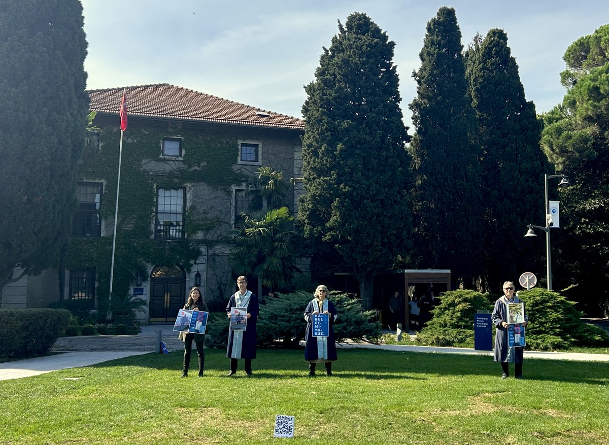 yunusunbabasi's tweet photo. 20 Ekim 2026 Boğaziçi Üniversitesi Akademisyenleri Nöbeti no. 1419. Direnişin 6. yılı/2116. günü @UniBogazici #KabulEtmiyoruzVazgeçmiyoruz
October 20, 2026 Bogazici University Faculty Vigil #1419/6th year/2116th day of the resistance @unibogazici_en #WeDoNotAcceptWeDoNotGiveUp https://t.co/76sy5Isnyq