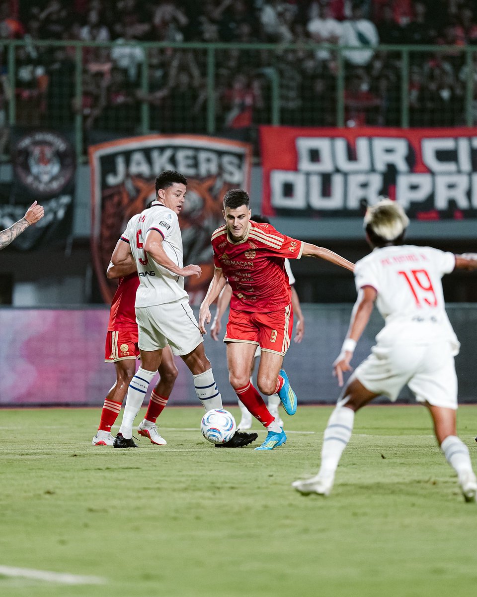 Persija_Jkt's tweet photo. WHEN NUMBER 9 MAKES THE DIFFERENCE! 😍❣️

Alexander Jemerejeff mencetak 6 gol dalam 6 laga perdananya bersama Persija di Super League. Game Changer! 💪🏻💥

#BRISuperLeague #Persija https://t.co/SVpah1lXGN